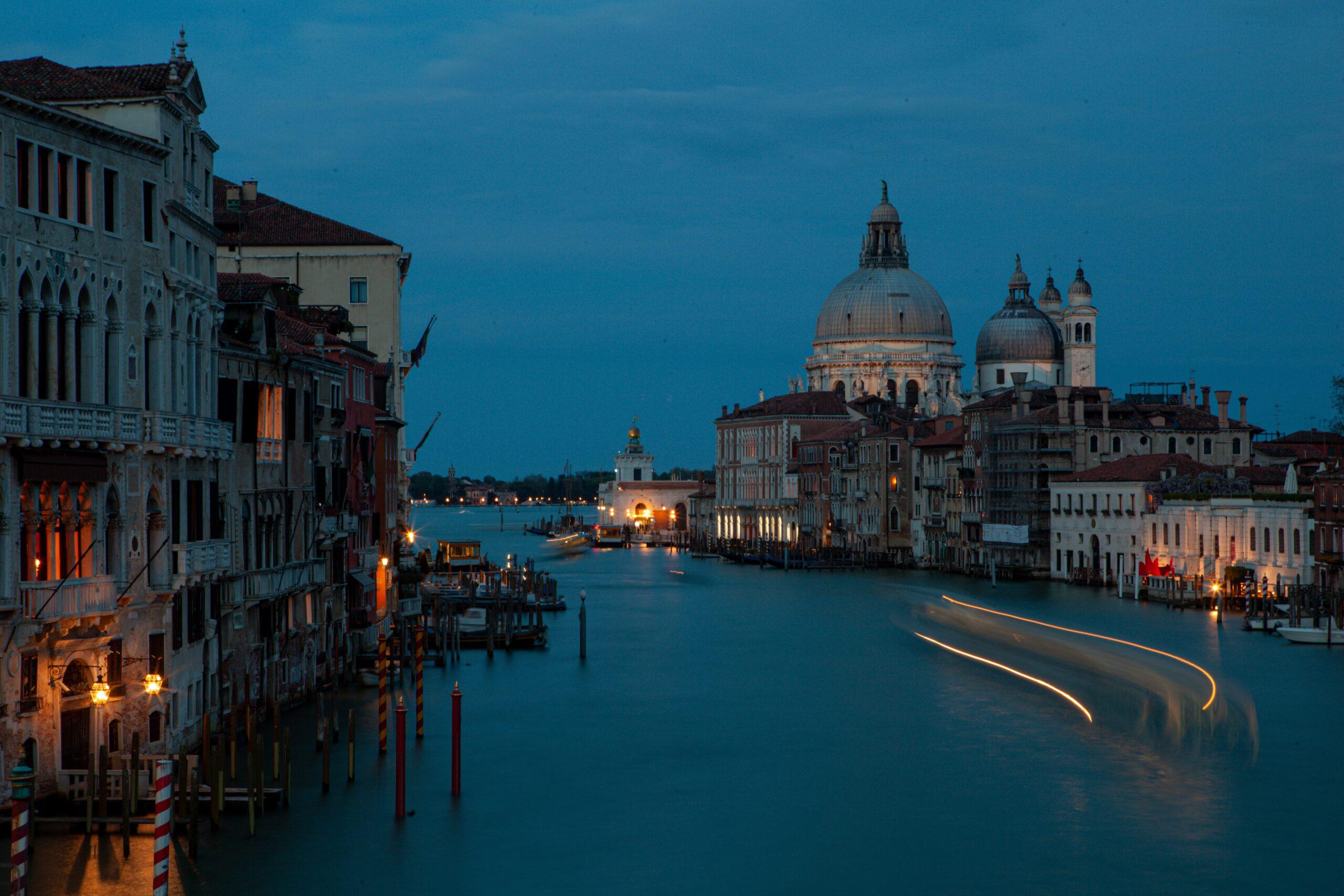 A Haunting in Venice Review: Frightening Yet Misleading 7 A Haunting in Venice Review