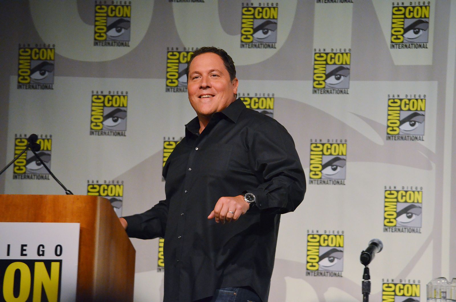 "The Mandalorian" boosts Jon Favreau to pilot future Star Wars