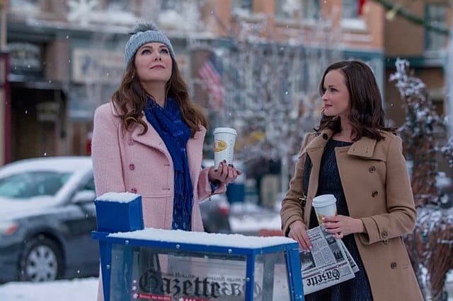 Rewatch these 10 episodes of Gilmore Girls for the pop culture references
