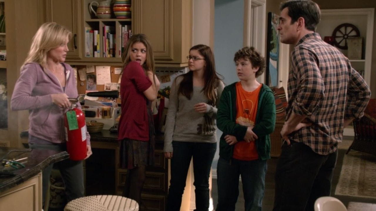 13 Best Episodes Of Modern Family And Why They'Re Timeless 6 Future Dunphys, Modern Family Hulu