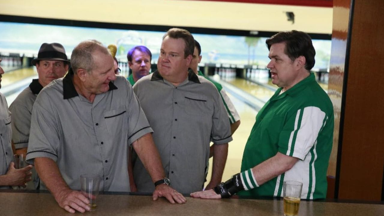 13 Best Episodes Of Modern Family And Why They'Re Timeless 8 Knock Em Down, Modern Family Hulu