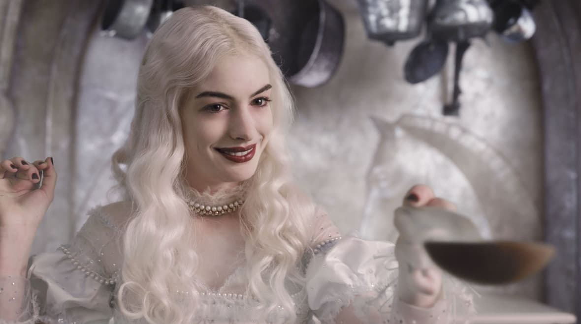 Best Anne Hathaway Movies: Alice In Wonderland