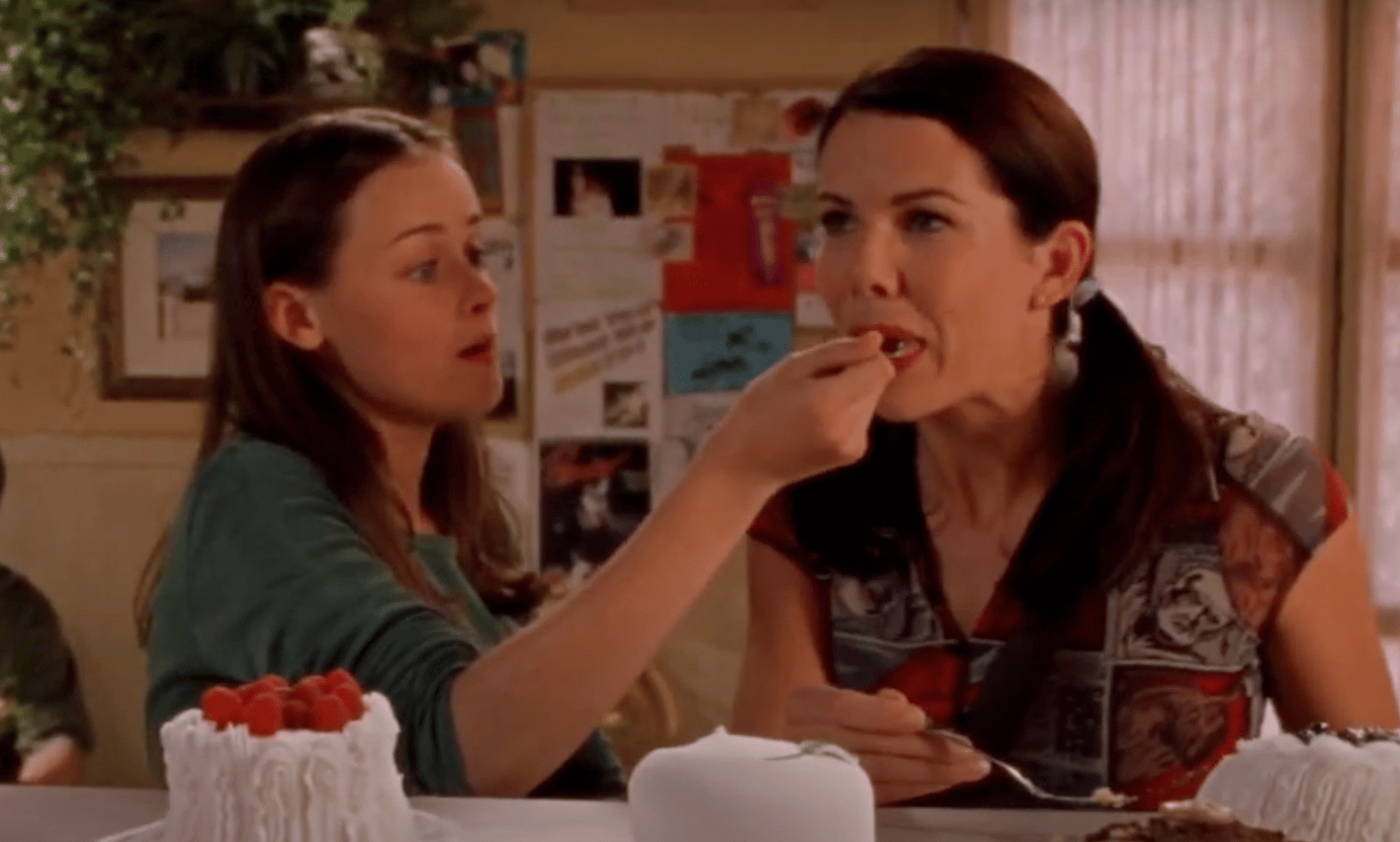 15 Best Gilmore Girls Quotes For Quick-Witted Fans 4 Lorelai Eating Cake