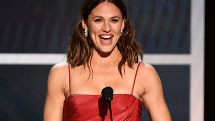 Jan 19, 2020; Los Angeles, Ca, Usa; Jennifer Garner Presents The Award For Outstanding Performance By A Male Actor In A Supporting Role During The 26Th Annual Screen Actors Guild Awards At The Shrine Auditorium.