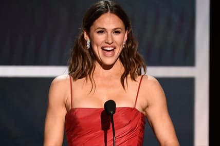 Jan 19, 2020; Los Angeles, Ca, Usa; Jennifer Garner Presents The Award For Outstanding Performance By A Male Actor In A Supporting Role During The 26Th Annual Screen Actors Guild Awards At The Shrine Auditorium.
