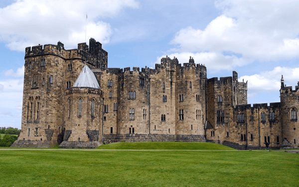 10 Most Asked About Movie Filming Locations 7 Most Asked About Movie Filming Locations: Alnwick Castle
