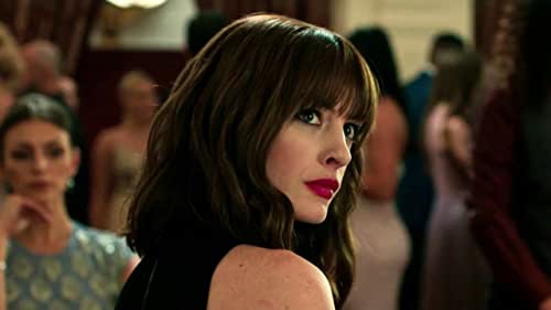 Best Anne Hathaway Movies: The Hustle