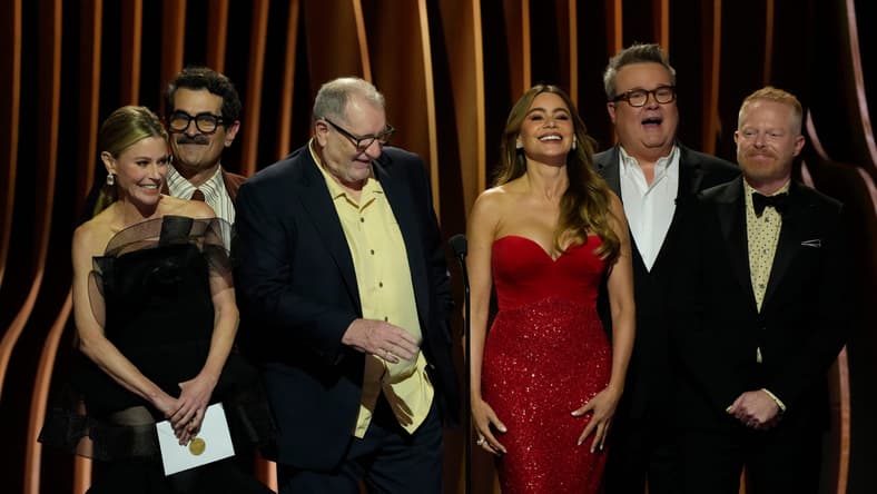 Shows Like Modern Family, Syndication: Usa Today