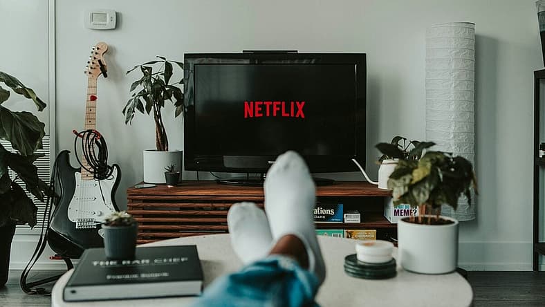 Netflix Announces Second Price Increase In Just Over A Year 2 Person Watching Netflix / Summer Streaming