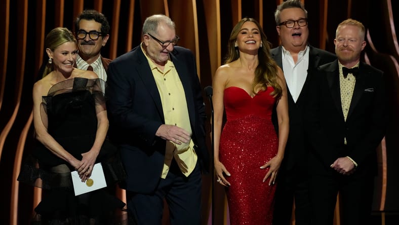 Shows Like Modern Family, Syndication: Usa Today