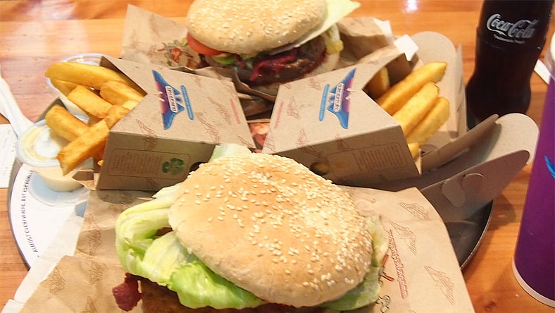 Streaming Shows Have Become Internet Fast Food Not Junk Food 2 Streaming-Shows-Have-Become-Internet-Fast-Food-Not-Junk-Food