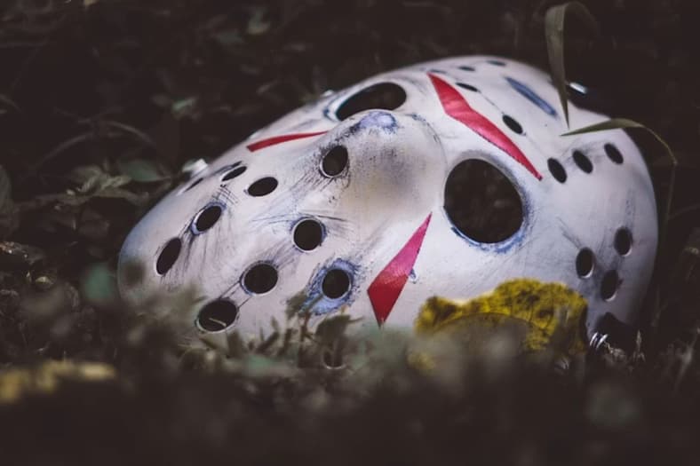 8 Movie Props That Became Almost As Famous As The Actors 6 Hockey Mask