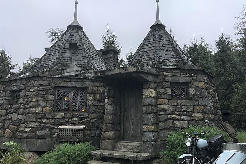 Credit: Christophe95, Wiki Commons ( [[File:hagrid'S Hut At Universal Studios Japan.jpg|Hagrid'S_Hut_At_Universal_Studios_Japan]])