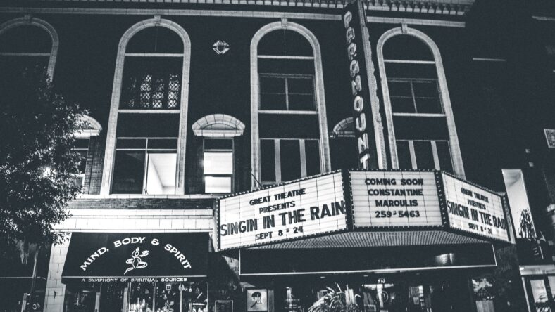 10 Iconic Old Movies That Dip Your Toes Into The 40S And 50S 1 10 Iconic Old Movies From 40S And 50S
