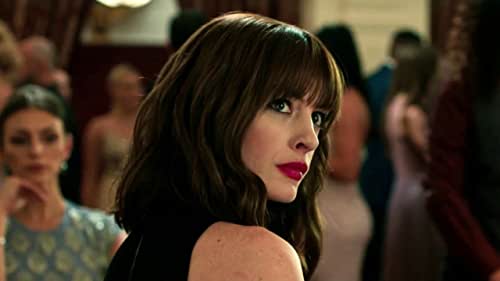 Best Anne Hathaway Movies: The Hustle