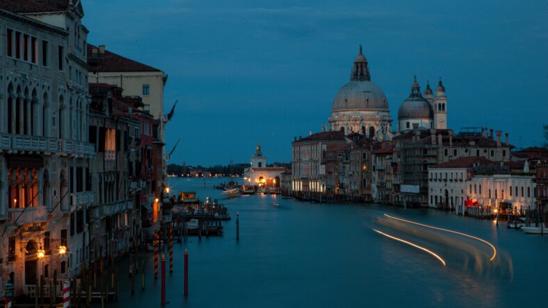 A Haunting In Venice Review: Frightening Yet Misleading 1 A Haunting In Venice Review