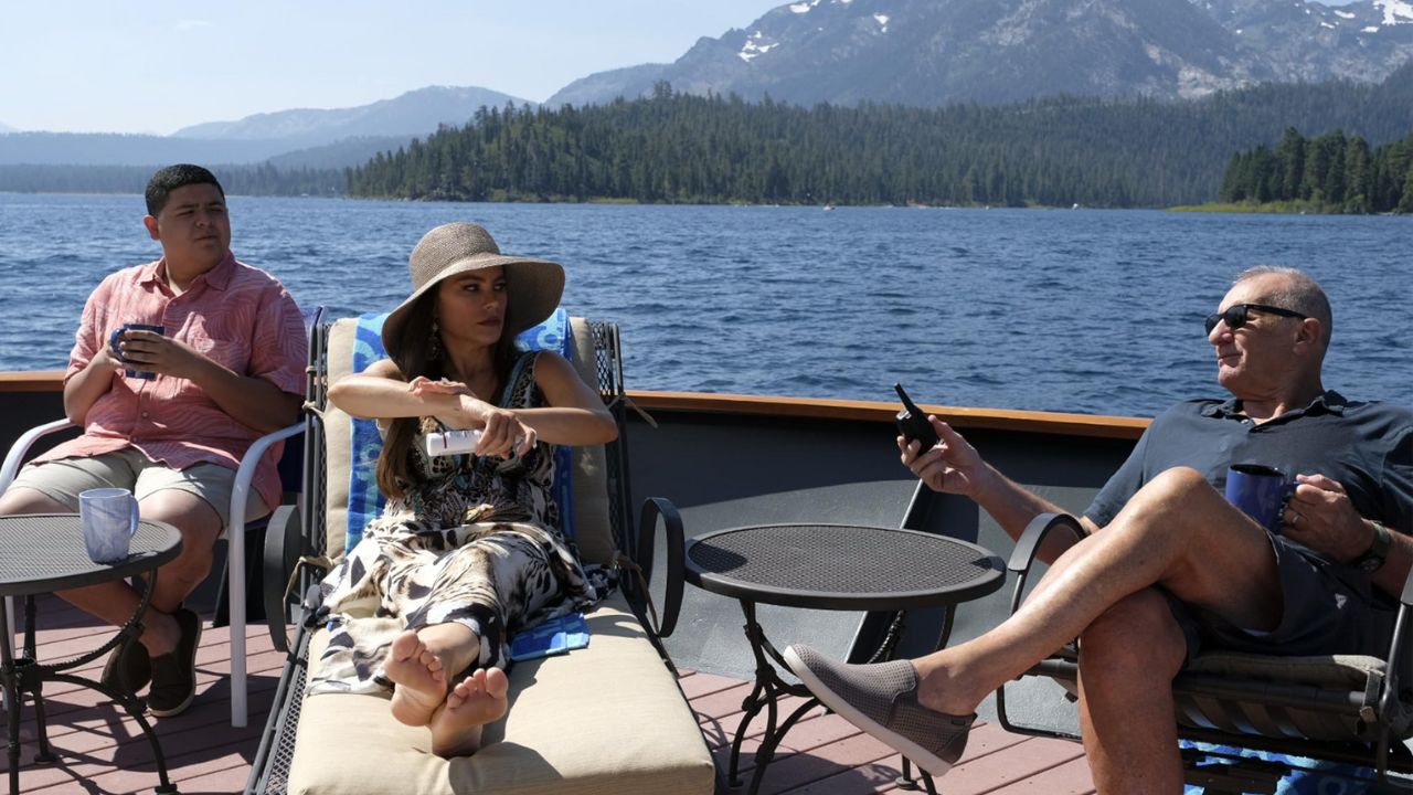13 Best Episodes Of Modern Family And Why They'Re Timeless 12 Lake Life, Modern Family Hulu